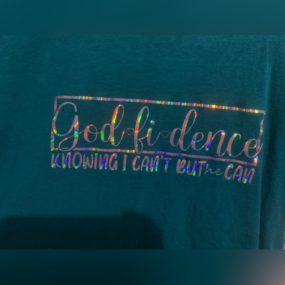 Unisex Gildan - Teal/ Tourqois Shirt - Size Medium